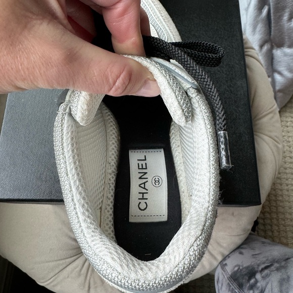 CHANEL SNEAKERS. White/grey/silvr/blk. 2022 collection. Excellent condition! - Picture 8 of 11